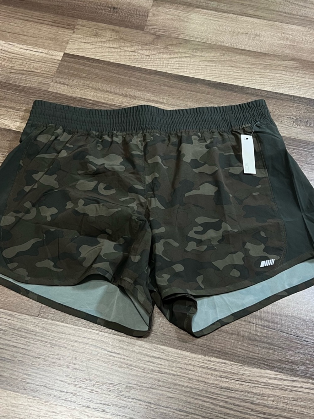 NWOT Amazon Essentials Camo Athletic Stretch Shorts size M